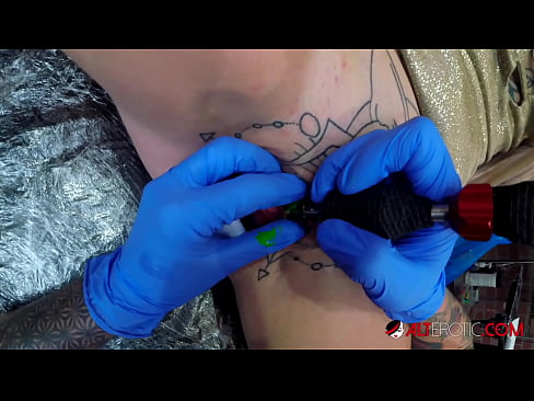 ❤️ Sully Savage, une chaudasse extrêmement tatouée, s'est fait tatouer le clitoris. ❤️❌ Porno russe at porn fr.xlxxporno.ru ❤